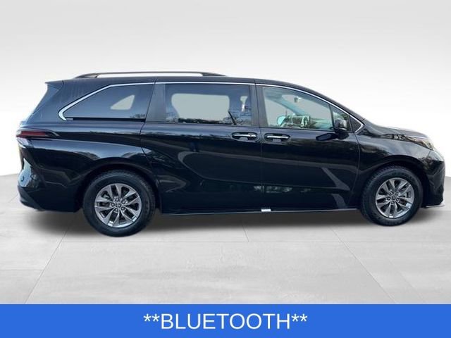 Used 2023 Toyota Sienna XLE image 6
