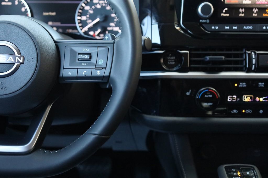 Used 2025 Nissan Pathfinder SV image 33