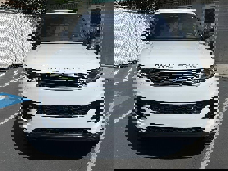 Used 2023 Land Rover Range Rover Sport SE image 2