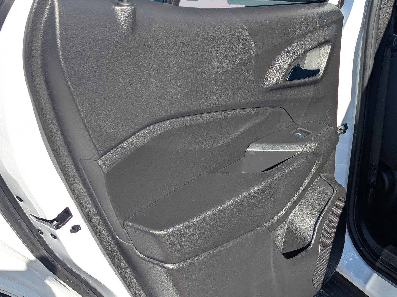 Used 2025 Chevrolet Trax LS w/ LS Convenience Package image 12