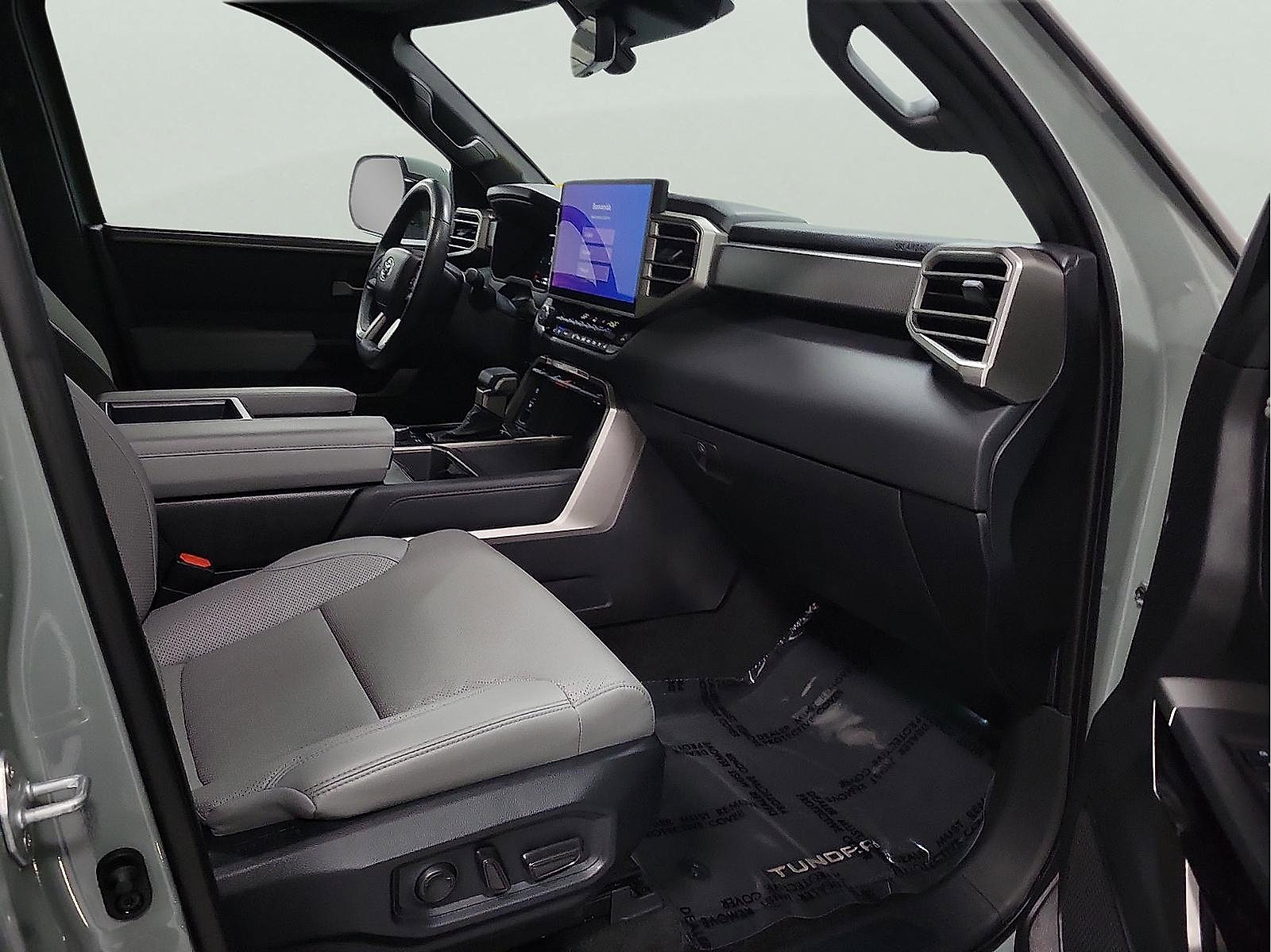 Used 2025 Toyota Tundra Limited AWD/4WD image 15