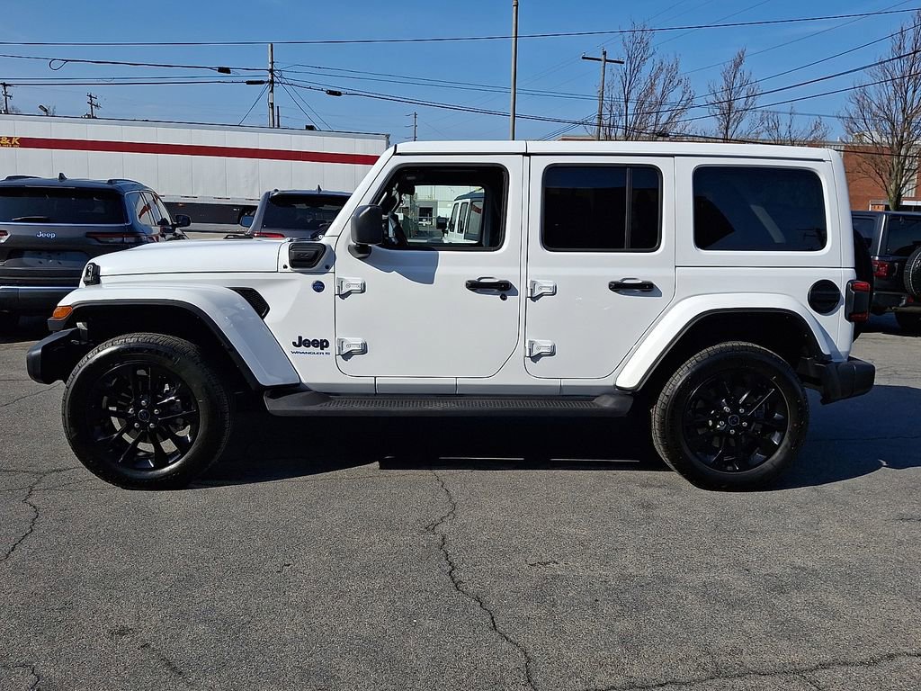 Used 2025 Jeep Wrangler Unlimited Sahara image 9