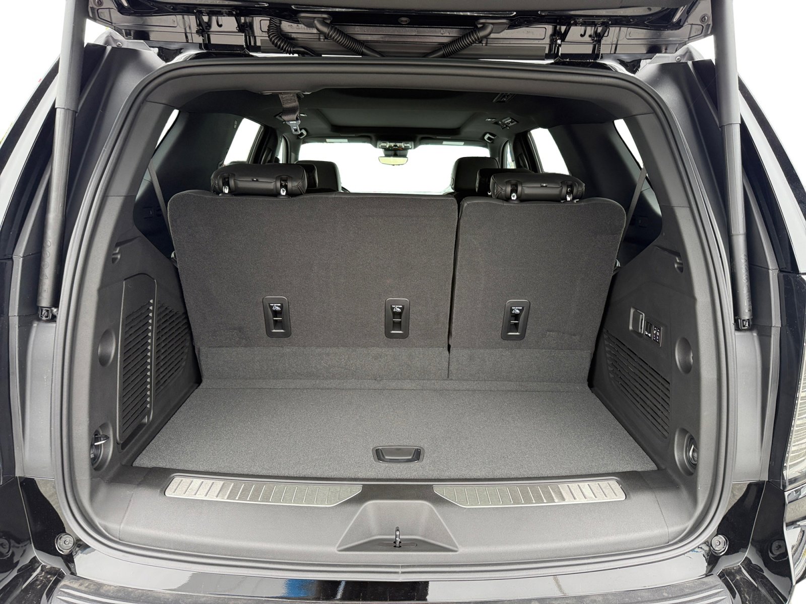 New 2026 Chevrolet Tahoe High Country AWD/4WD image 17