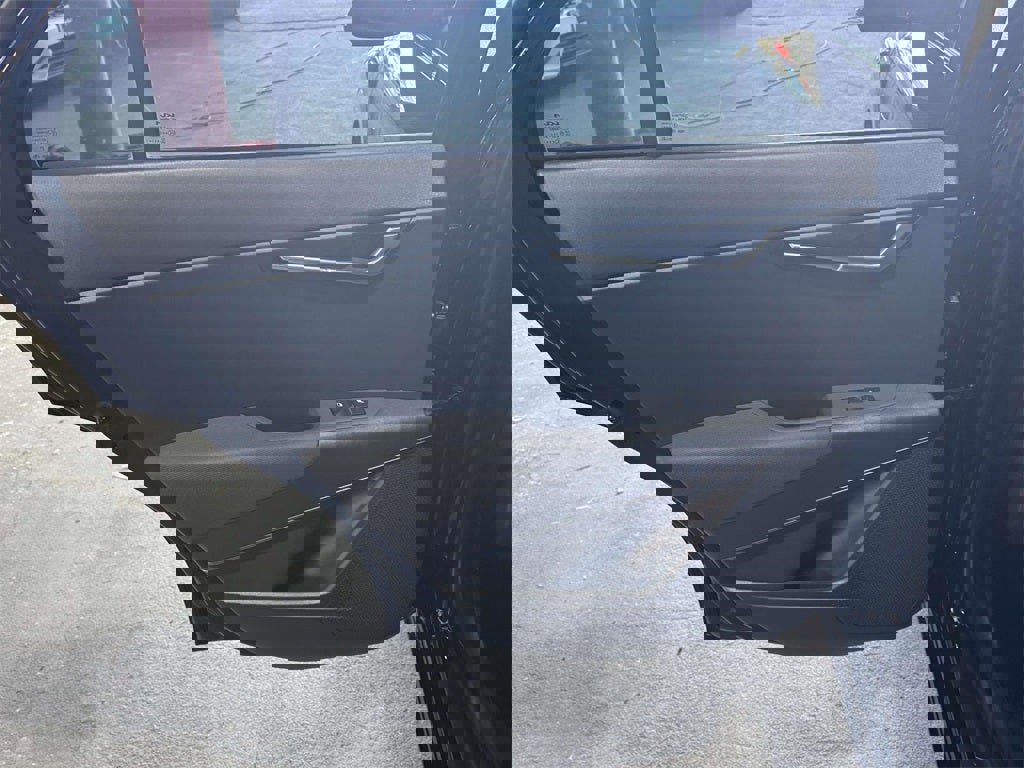 Used 2025 Kia Niro SX Touring image 11