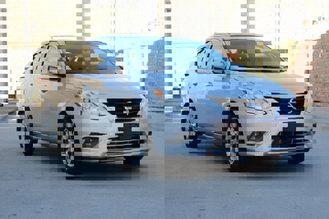 Used 2015 Nissan Versa SL image 2