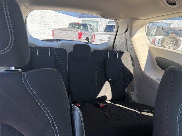 Used 2023 Chrysler Voyager LX image 15