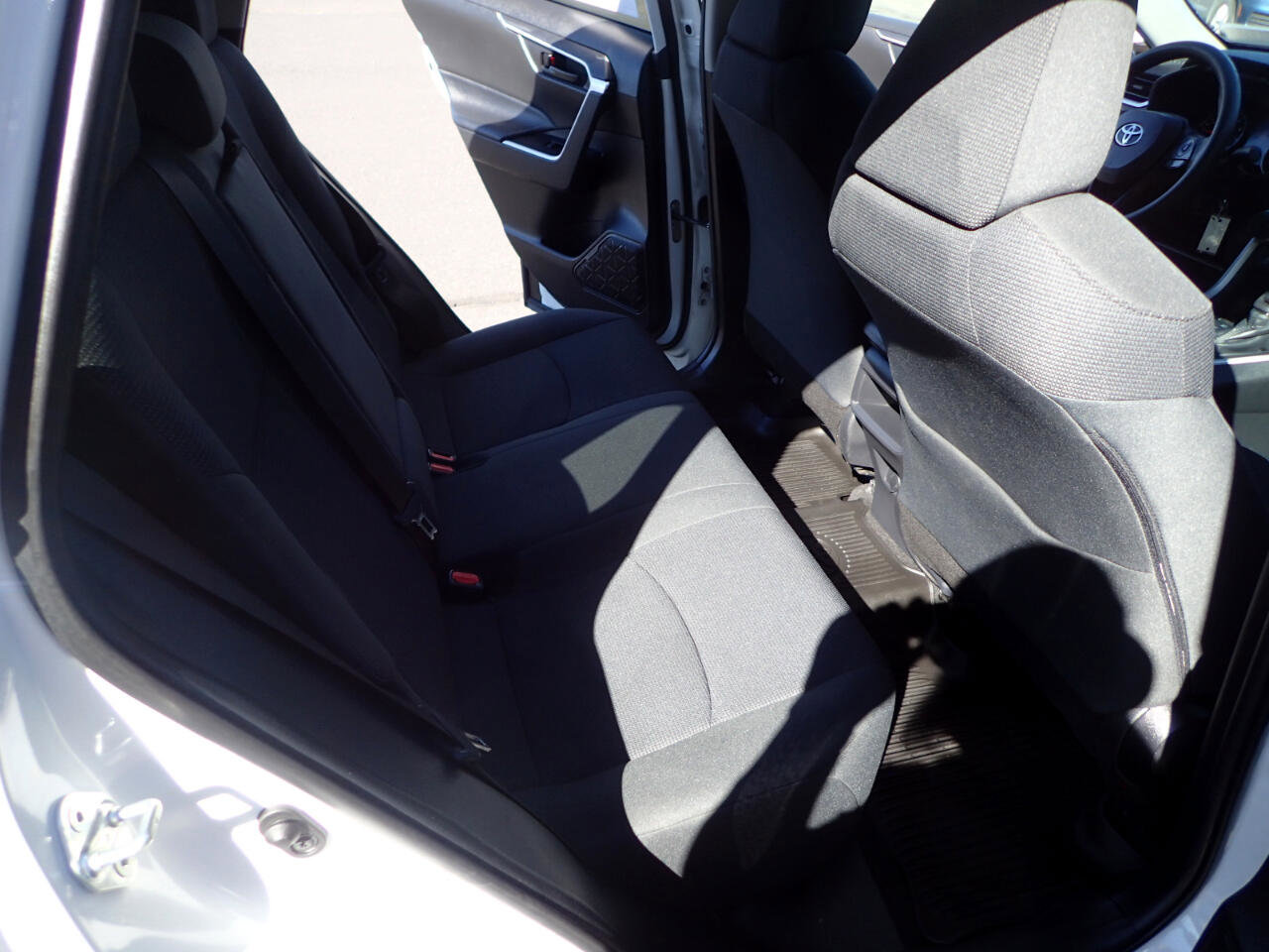 Used 2021 Toyota RAV4 LE image 12