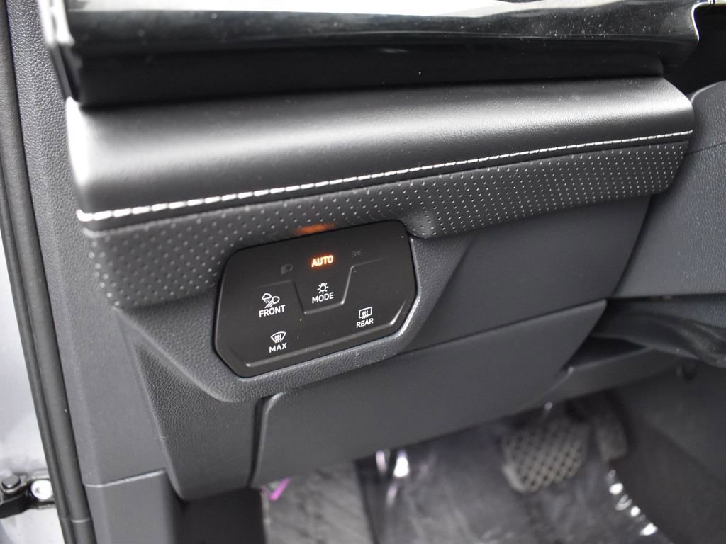 Used 2024 Volkswagen Atlas Cross Sport SE image 11