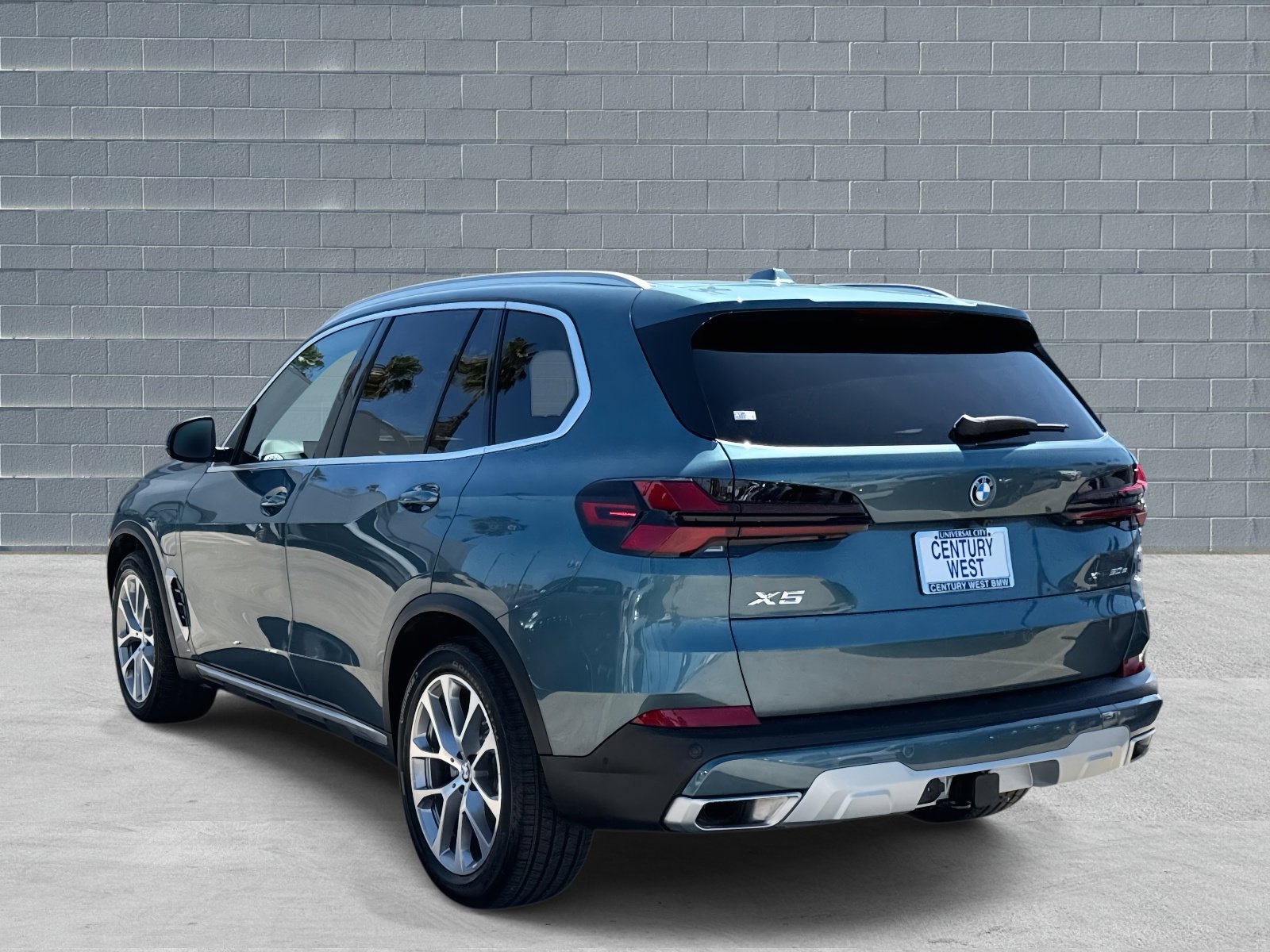 Used 2026 BMW X5 xDrive50e image 3