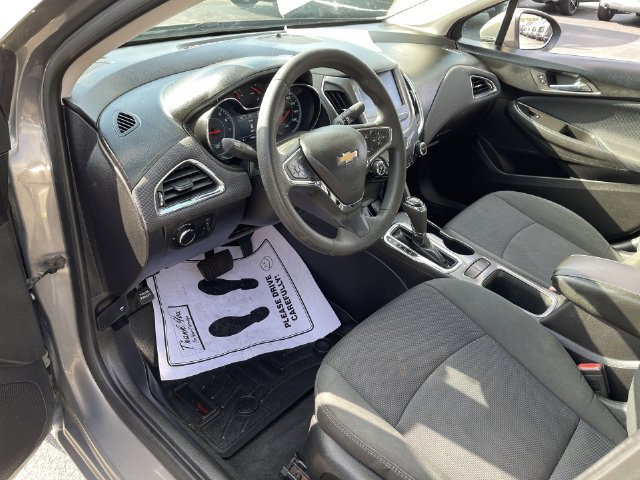 Used 2017 Chevrolet Cruze LT w/ Convenience Package FWD image 10
