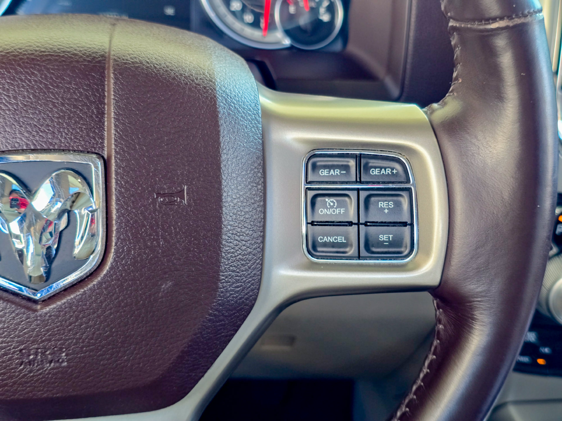 Used 2018 RAM 1500 Laramie w/ Convenience Group AWD/4WD image 21
