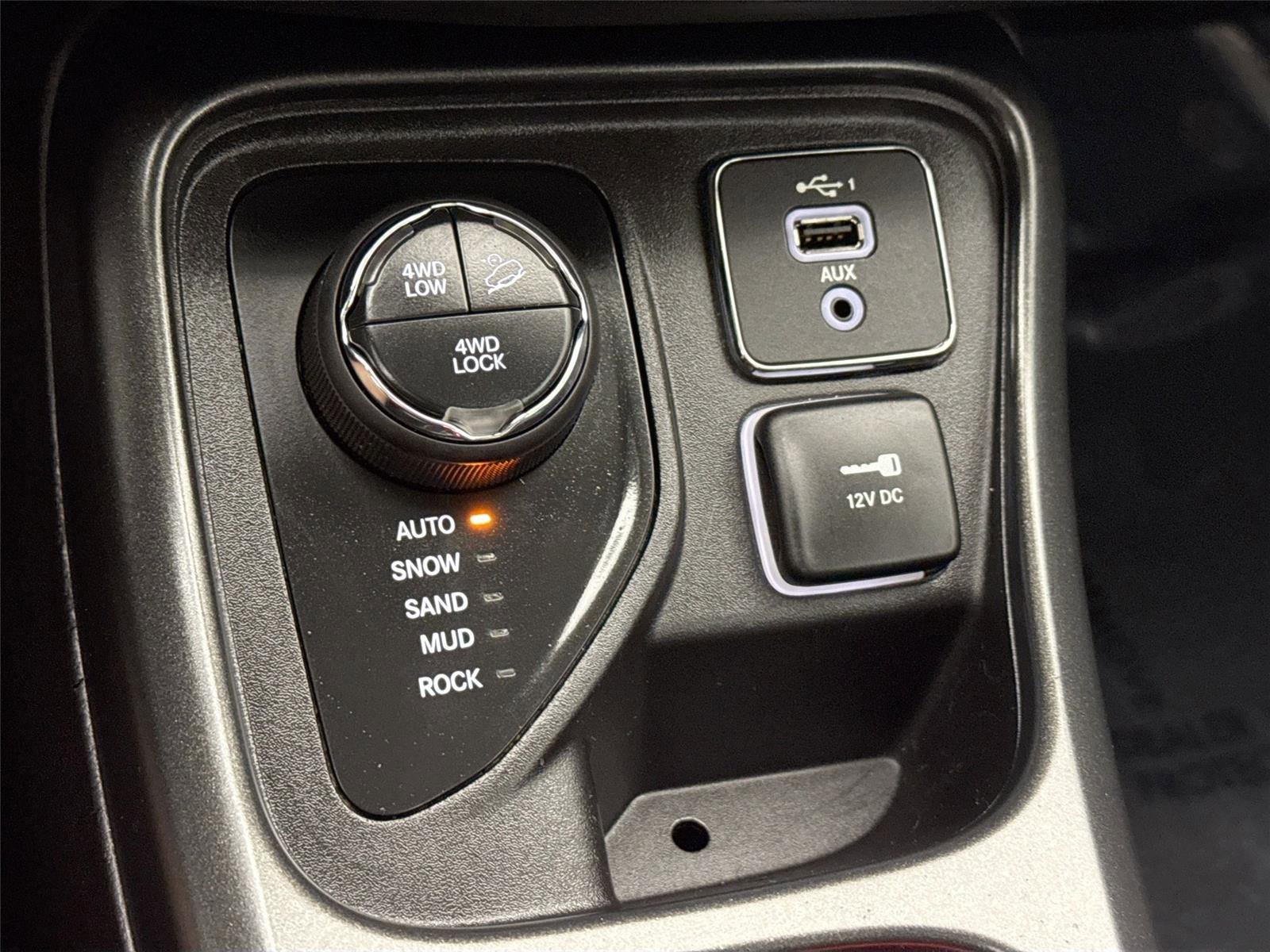 Used 2020 Jeep Compass Trailhawk image 28