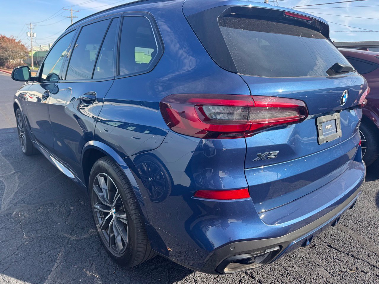 Used 2021 BMW X5 xDrive40i w/ M Sport Package AWD/4WD image 3