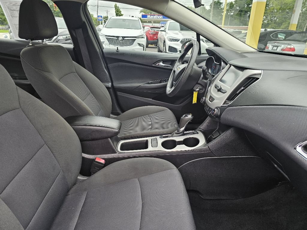 Used 2017 Chevrolet Cruze LS FWD image 31
