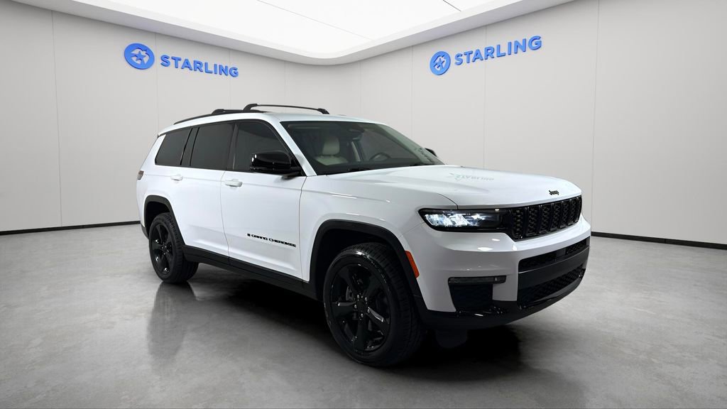 Used 2022 Jeep Grand Cherokee L Limited w/ Black Appearance Package image 13