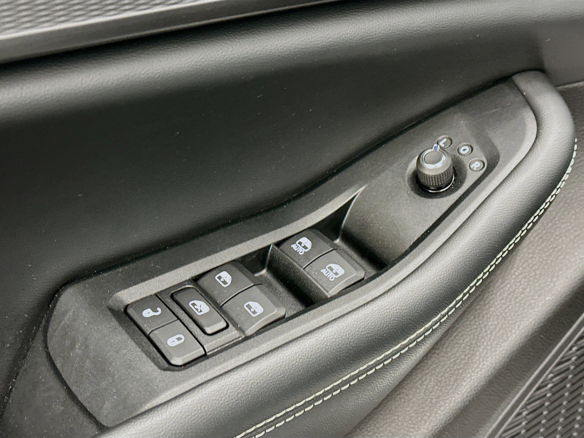 Used 2023 Jeep Grand Cherokee L Laredo image 15