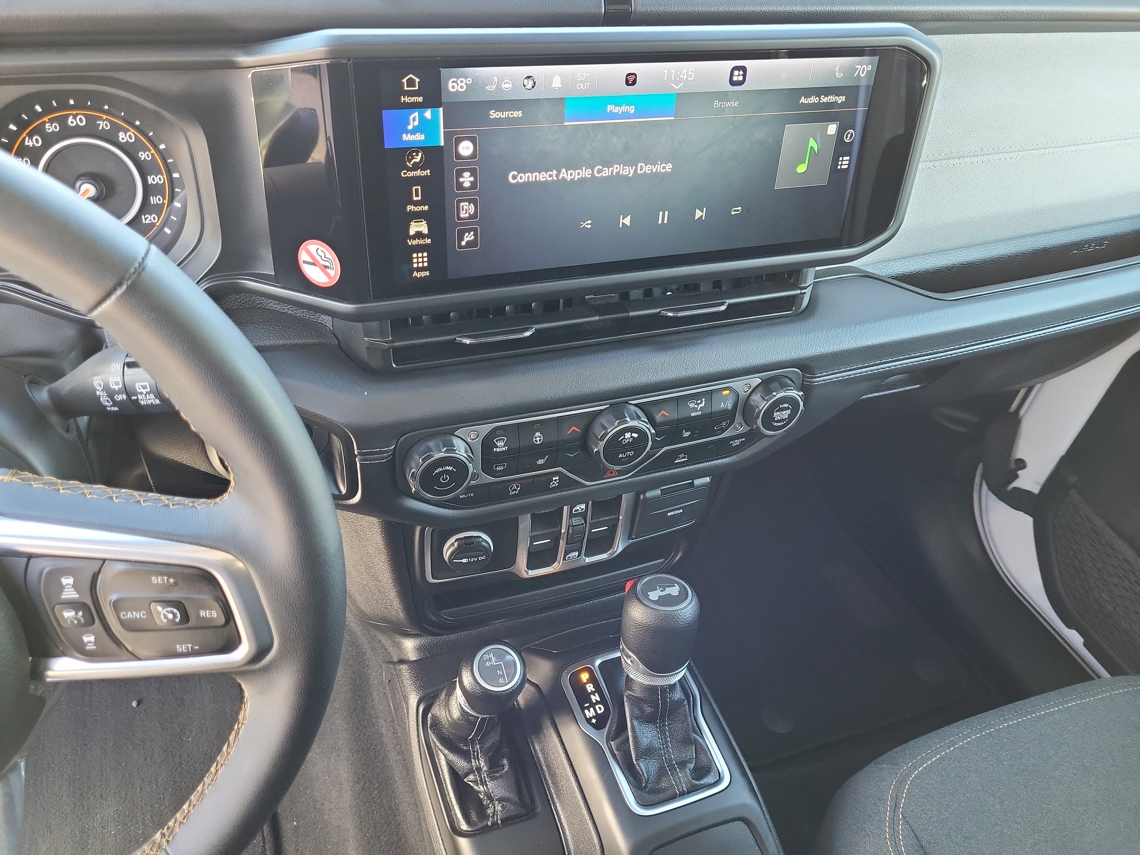 Used 2025 Jeep Wrangler Sahara image 12