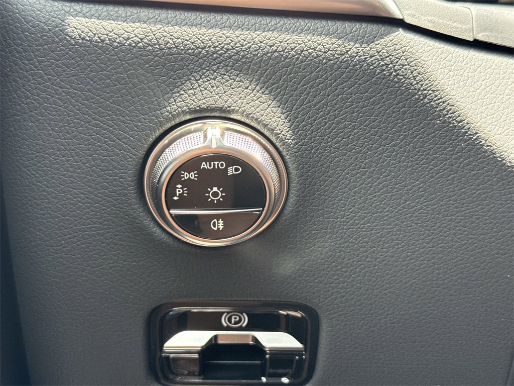 New 2025 Mercedes-Benz GLC 350e 4MATIC image 28