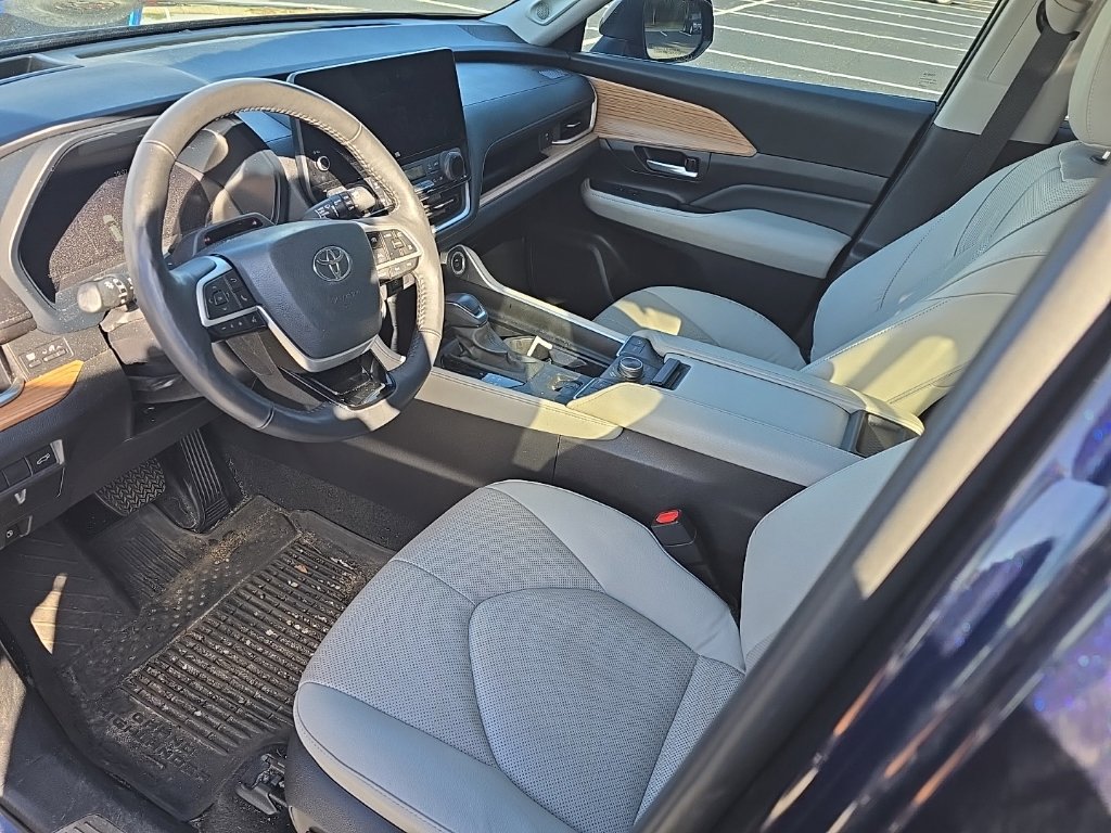 Used 2025 Toyota Grand Highlander AWD image 13