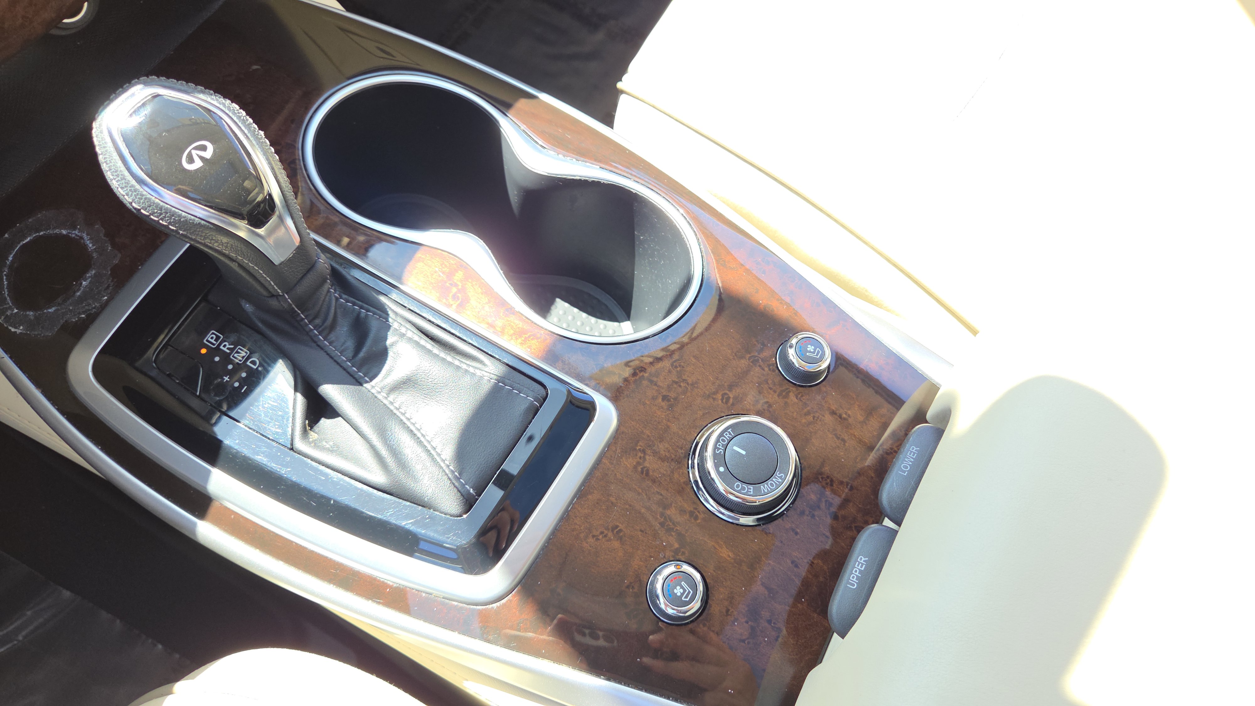 Used 2018 INFINITI QX60 Luxe w/ Deluxe Technology Package image 39