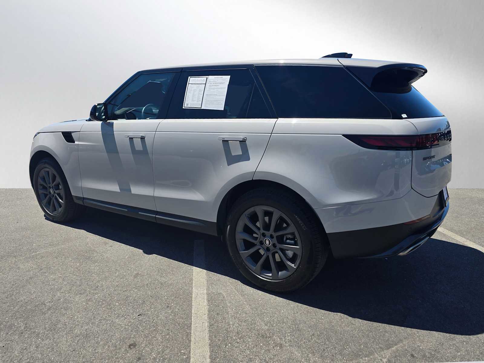 Used 2025 Land Rover Range Rover Sport AWD/4WD image 3
