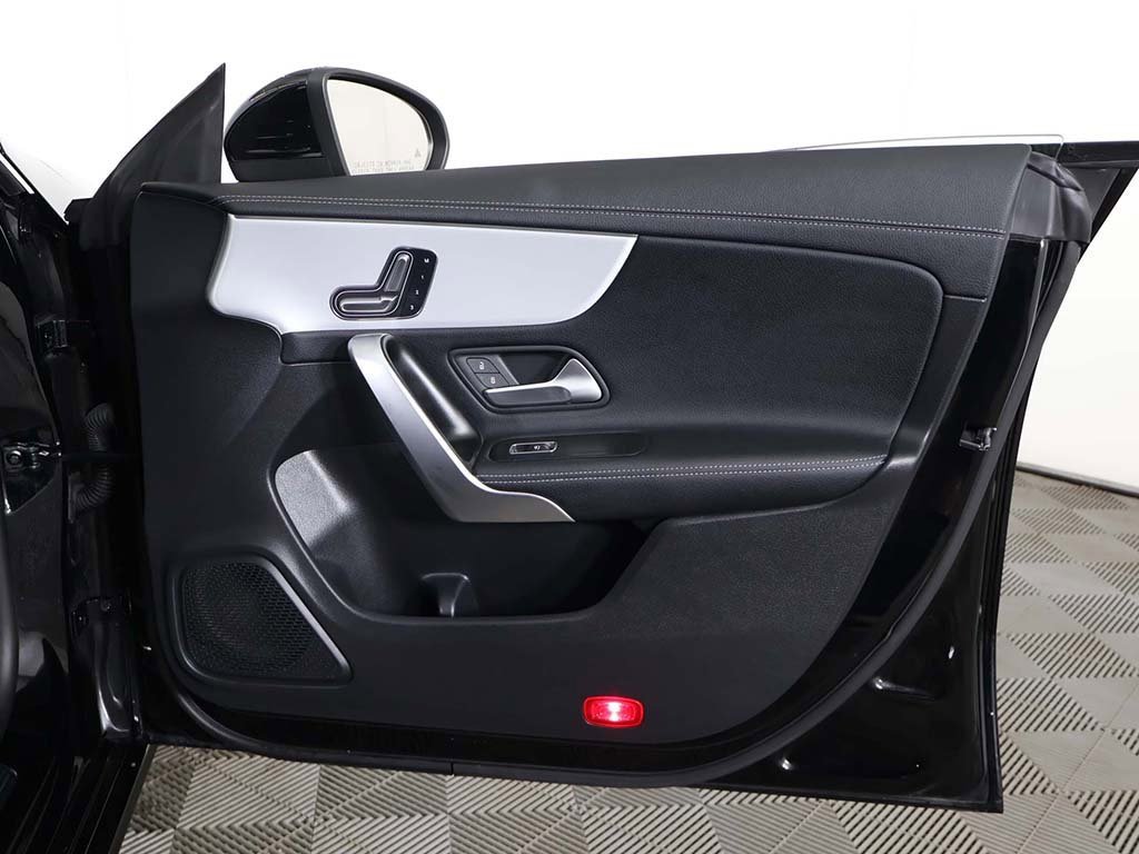 Used 2025 Mercedes-Benz CLA 250 4MATIC image 24
