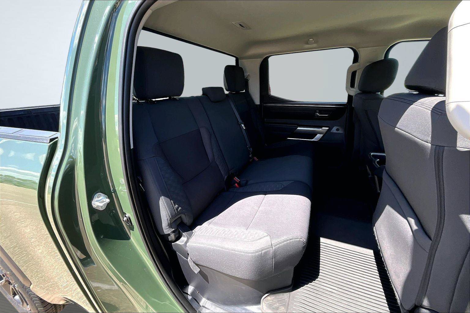 Used 2022 Toyota Tundra SR5 w/ SR5 Convenience Package AWD/4WD image 28