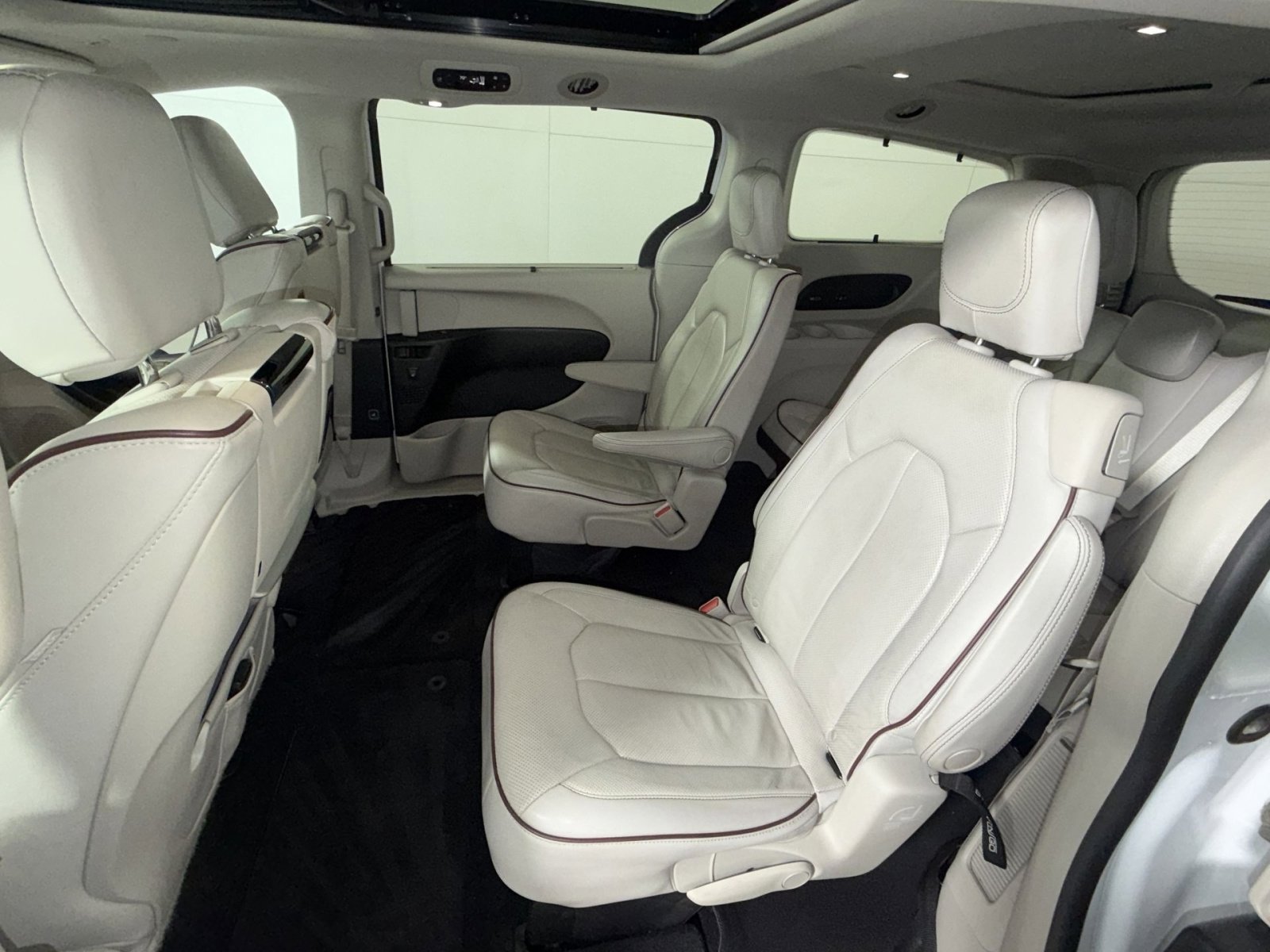 Used 2019 Chrysler Pacifica Limited w/ Tire & Wheel Group image 25