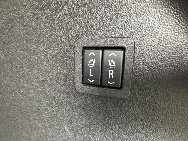 Used 2018 Buick Enclave Premium w/ LPO, Hit The Road Package AWD/4WD image 33