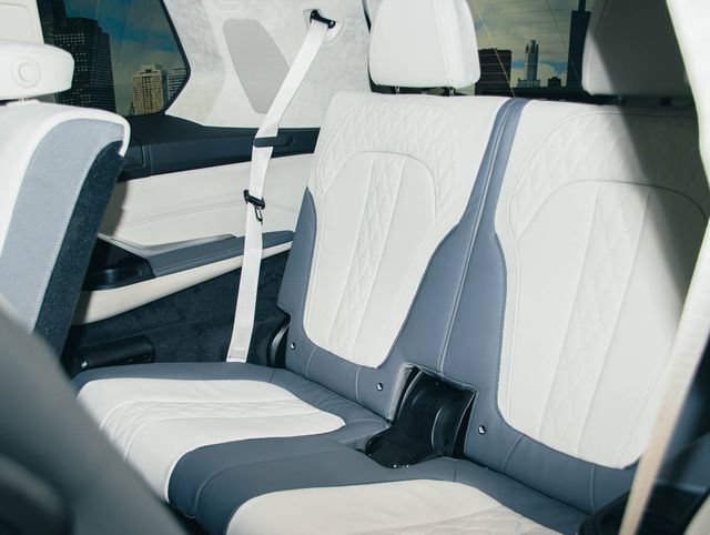 New 2026 BMW ALPINA XB7 AWD/4WD image 22