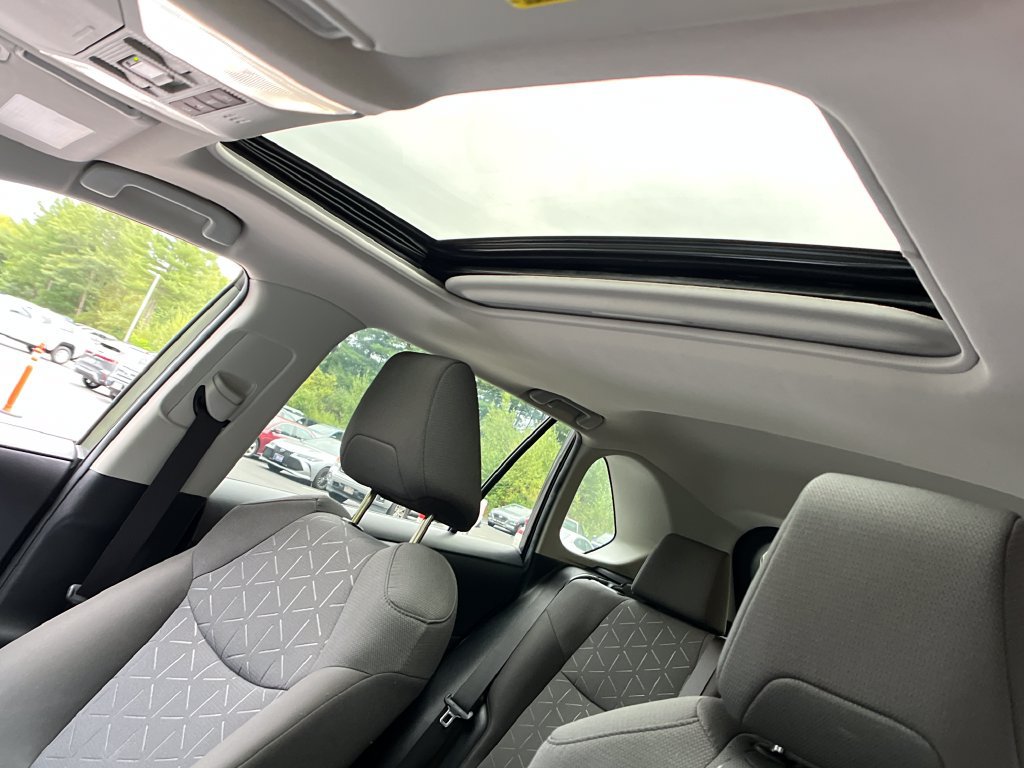 Used 2022 Toyota RAV4 XLE w/ Convenience Package AWD/4WD image 20