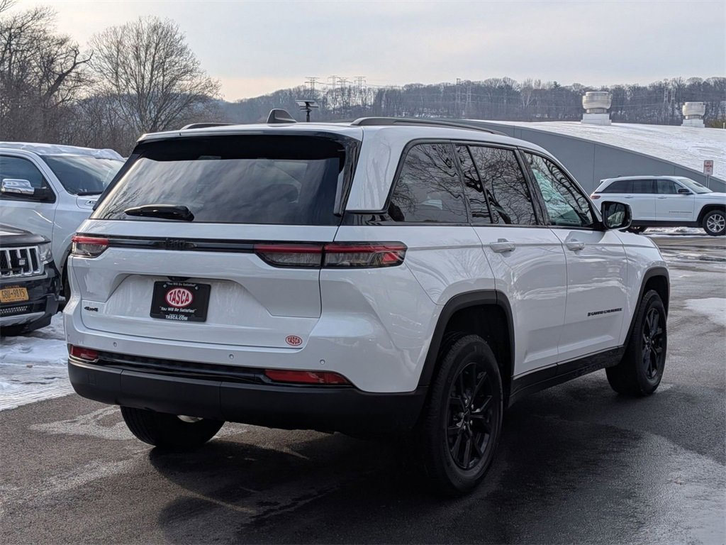 Certified 2024 Jeep Grand Cherokee Altitude image 3