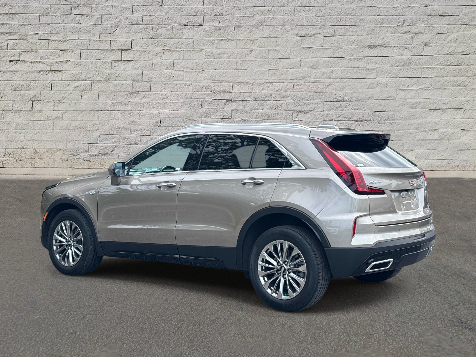 Used 2024 Cadillac XT4 Premium Luxury FWD image 3