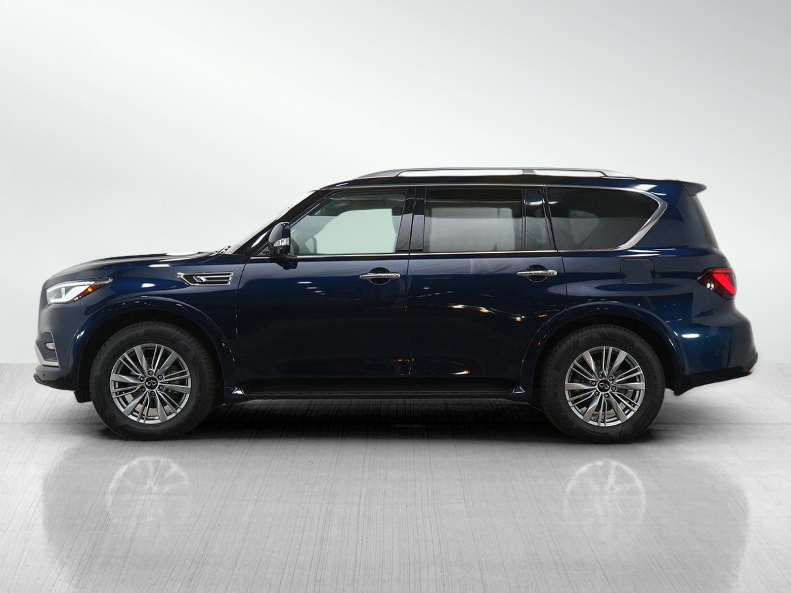 Used 2022 INFINITI QX80 Luxe image 2