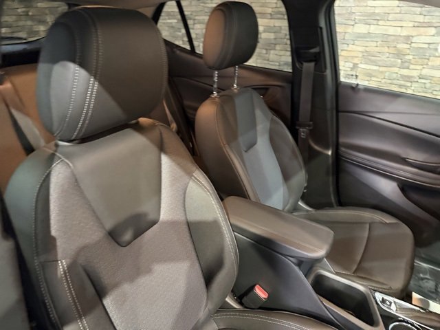 Used 2025 Buick Encore GX Preferred image 2