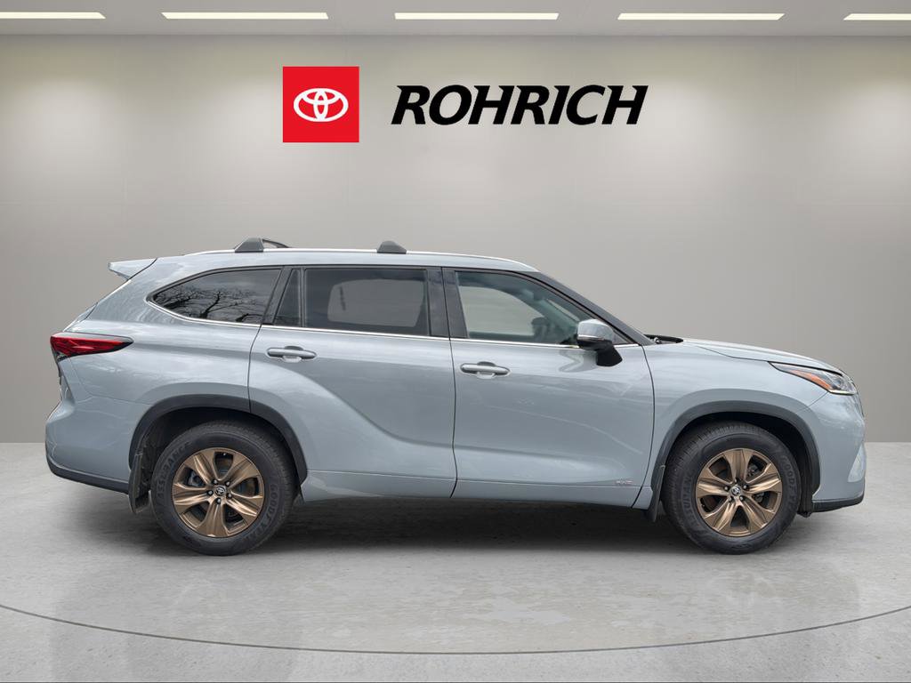 Used 2022 Toyota Highlander Bronze Edition image 5