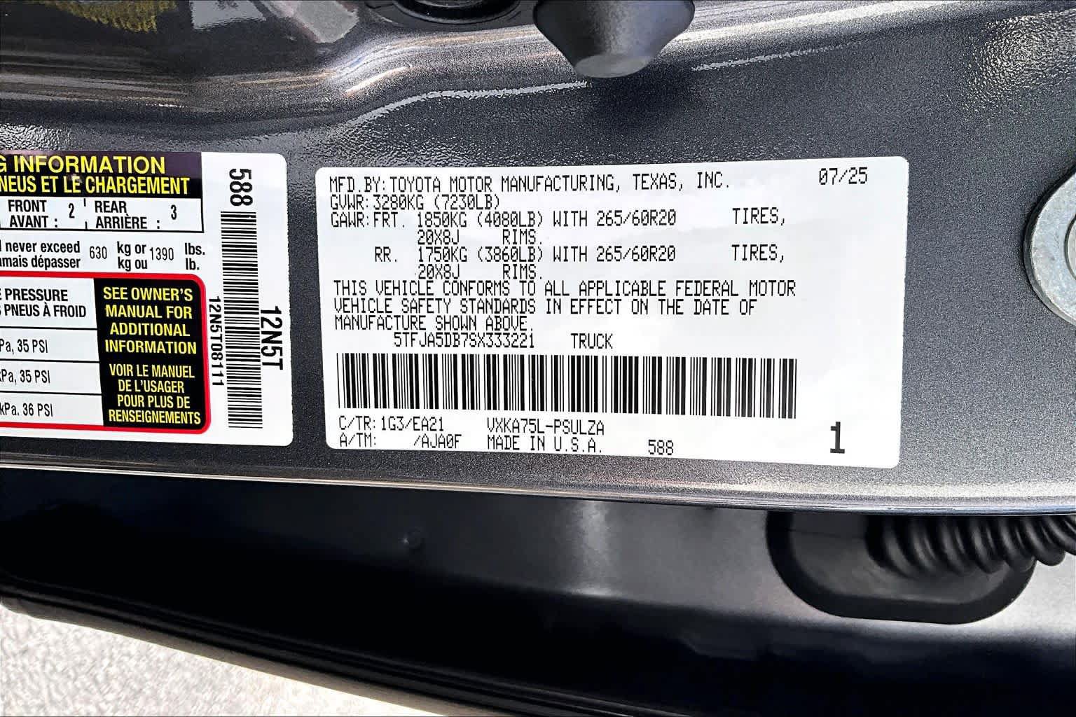 Used 2025 Toyota Tundra Limited AWD/4WD image 34
