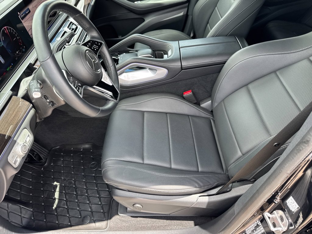 Used 2025 Mercedes-Benz GLE 450e 4MATIC w/ Driver Assistance Package image 25
