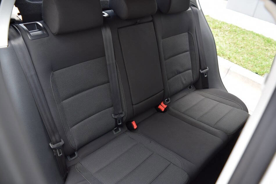 Used 2013 Volkswagen Golf TDI image 52