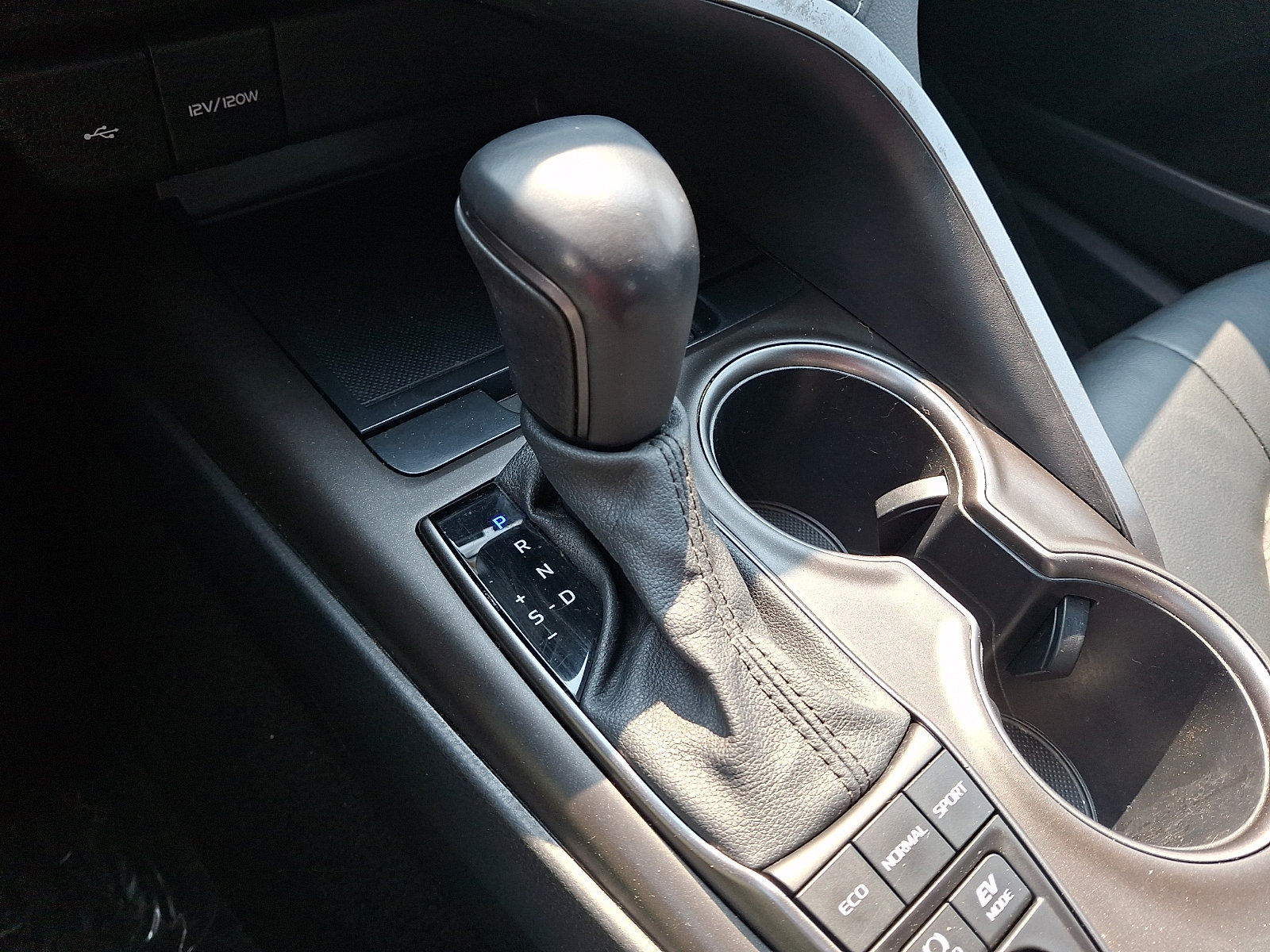 Used 2021 Toyota Camry SE FWD image 16
