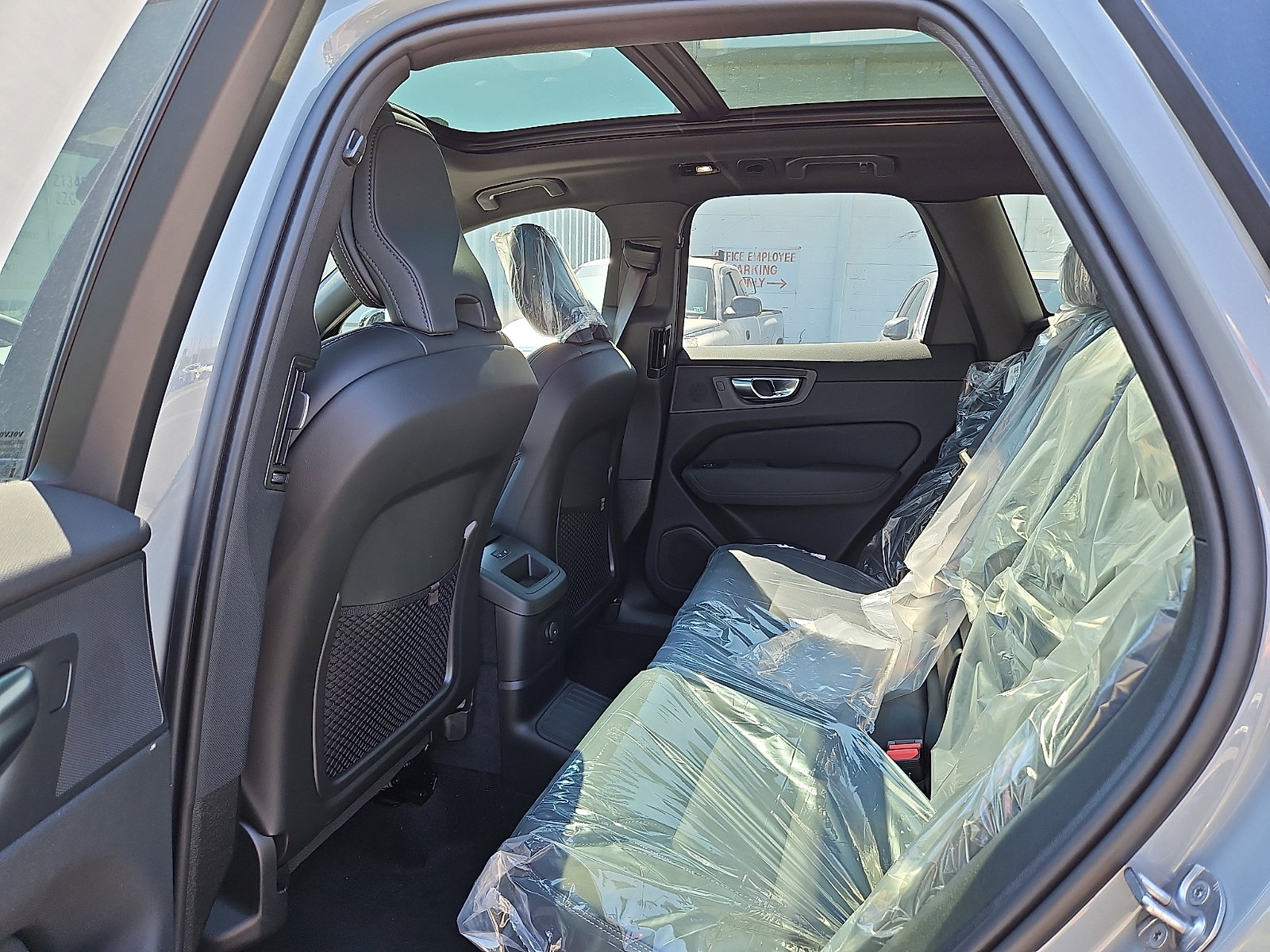 New 2026 Volvo XC60 T8 Ultra w/ Protection Package Premier AWD/4WD image 8