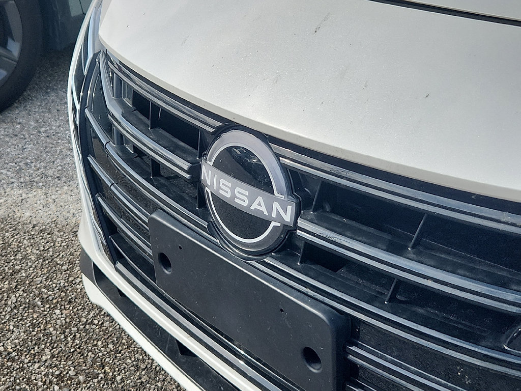Used 2025 Nissan Versa SV w/ Trunk Package FWD image 4