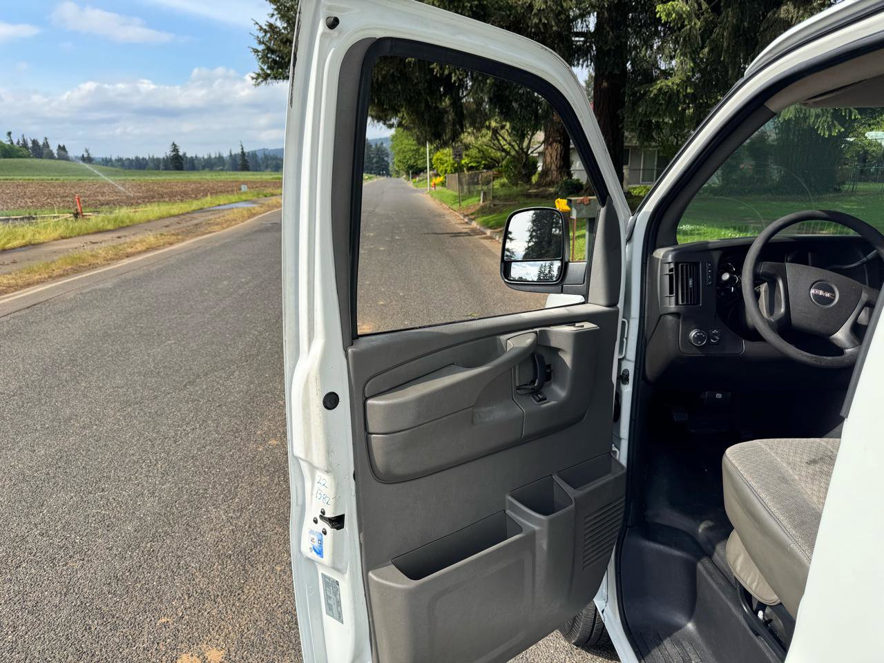 Used 2009 GMC Savana 3500 RWD image 22