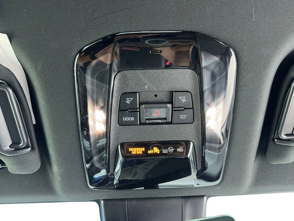 Used 2021 Toyota Venza XLE w/ Softex Package image 38