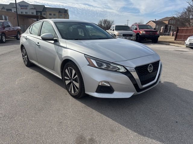 Used 2022 Nissan Altima 2.5 SV FWD image 1
