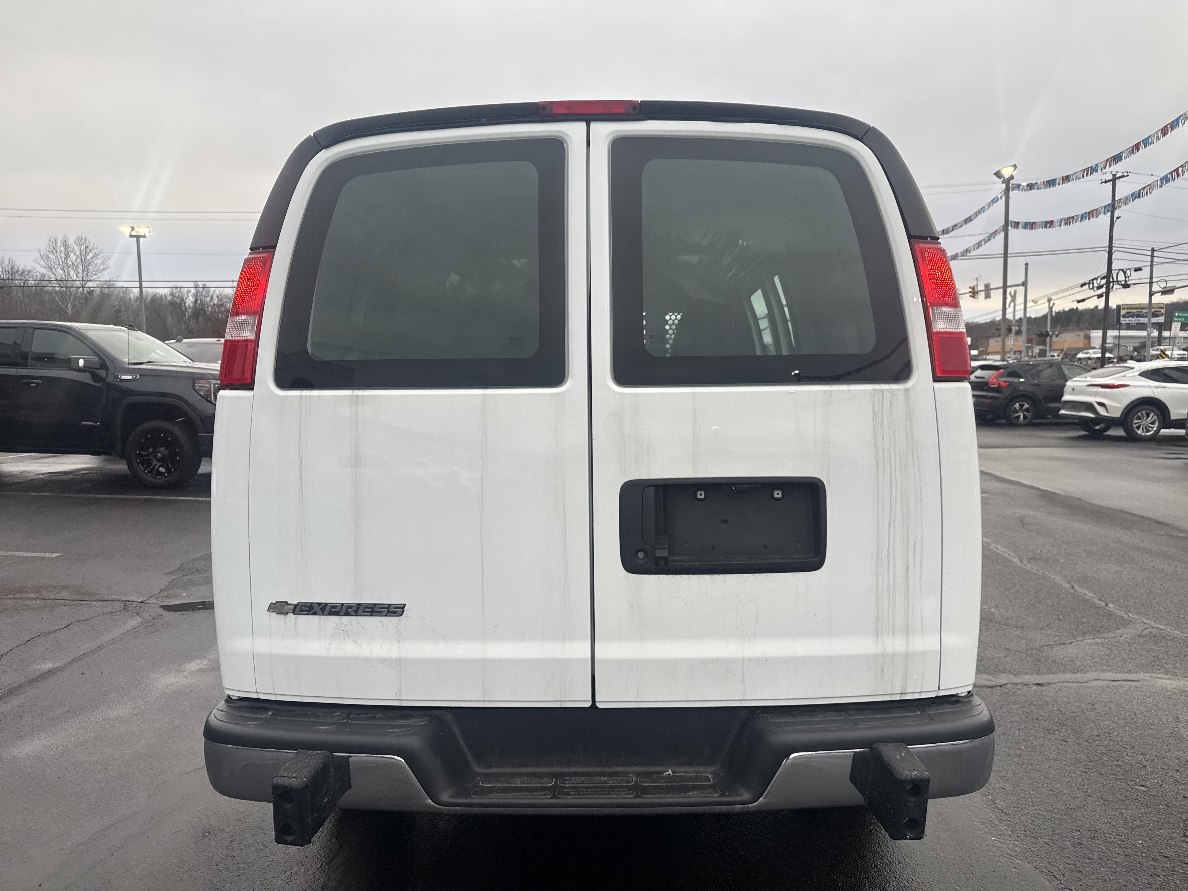 Used 2022 Chevrolet Express 2500 Work Van Full-size Cargo Van w/ Driver Convenience Package image 4