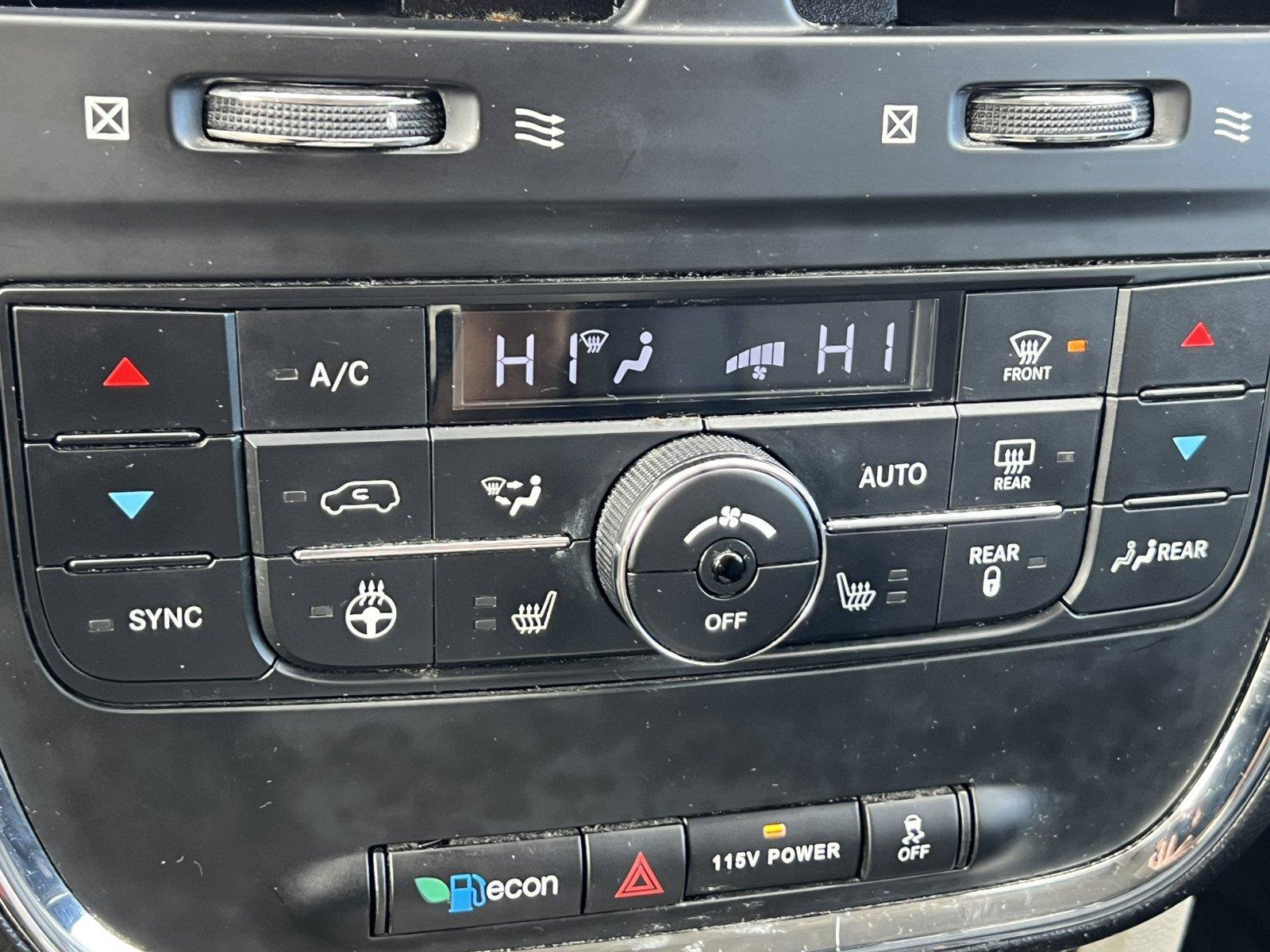 Used 2014 Chrysler Town & Country Touring-L w/ Driver Convenience Group FWD image 23