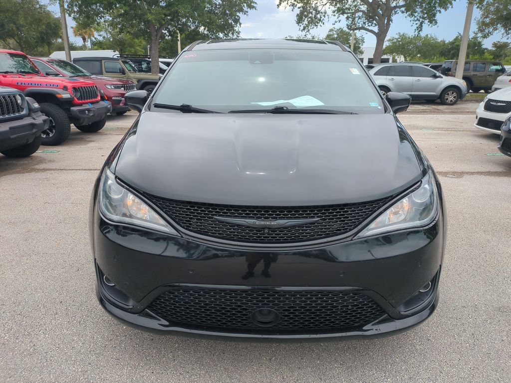 Used 2020 Chrysler Pacifica Touring w/ Advanced Safetytec Group FWD image 4