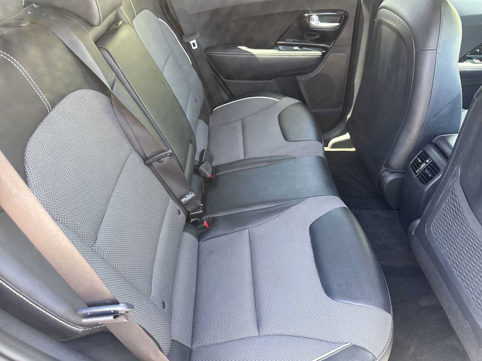Used 2022 Kia Niro EX FWD image 17