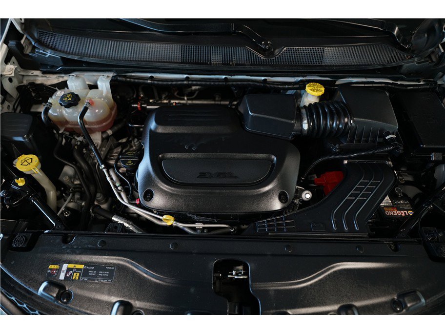 Used 2022 Chrysler Voyager LX image 10